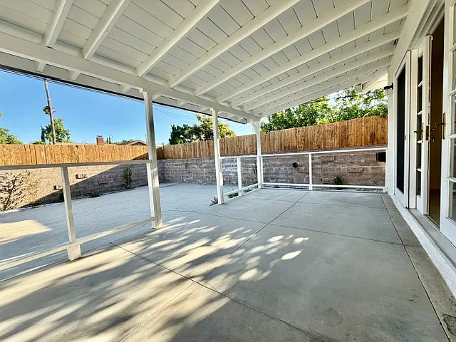 23130 Hartland St — Photo 28