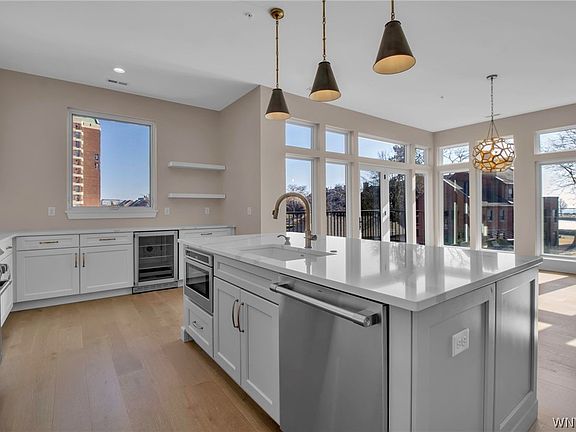 3rd image of 272 Lakefront Blvd