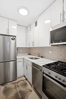 5th image of 10 W 15th St APT 527
