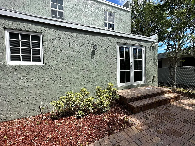 340 Walton Blvd — Photo 11