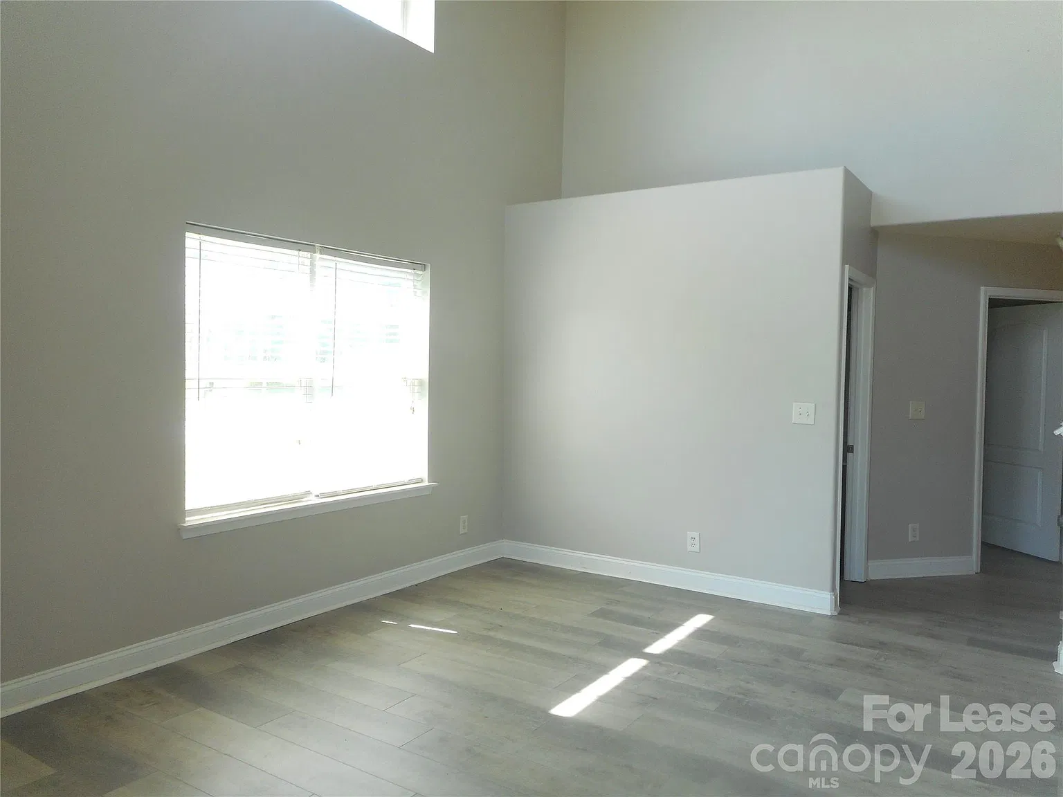 4 bed, 3.0 bath, 2012 sqft, $2,250 — Photo 4