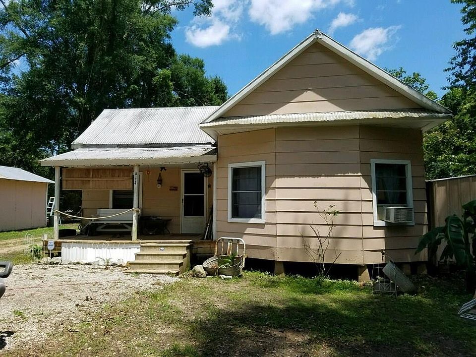 1st image of 944 N Preston St