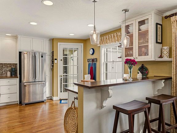 3rd image of 5 Bayberry Lane