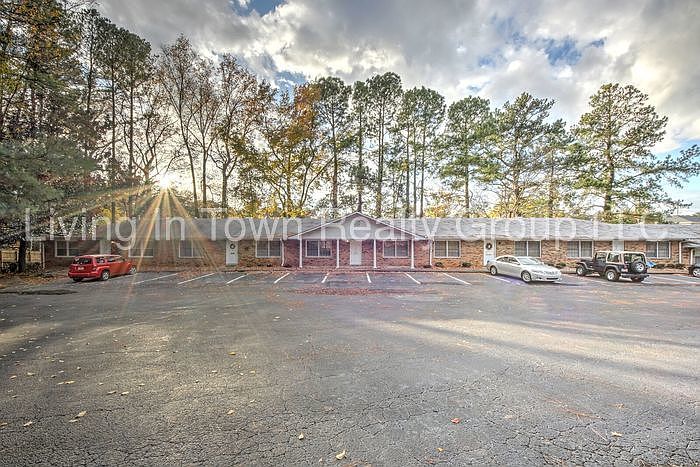 2nd image of 3727 Embry Cir