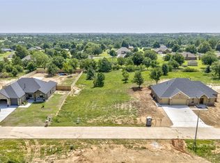1952 Castle Dr, Guthrie, OK 73044