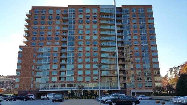 1st image of 810 Hudson Park #810