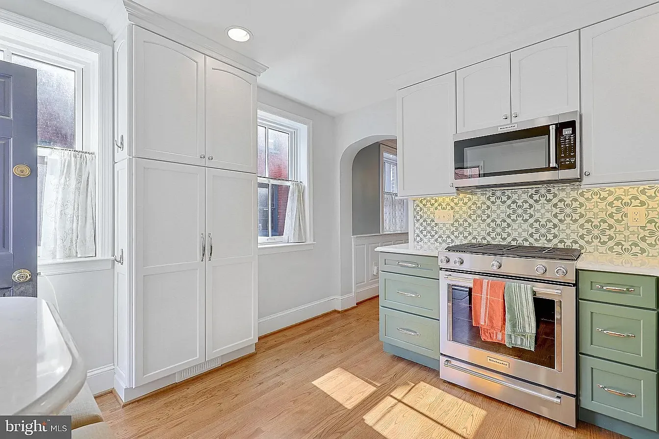 3 bed, 1.5 bath, 1696 sqft, $3,450 — Photo 3