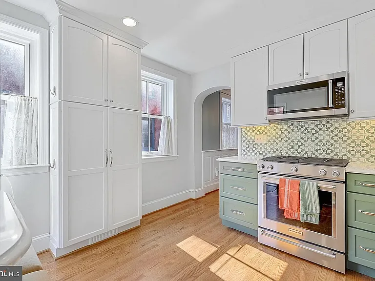 1618 Shakespeare St — Photo 3