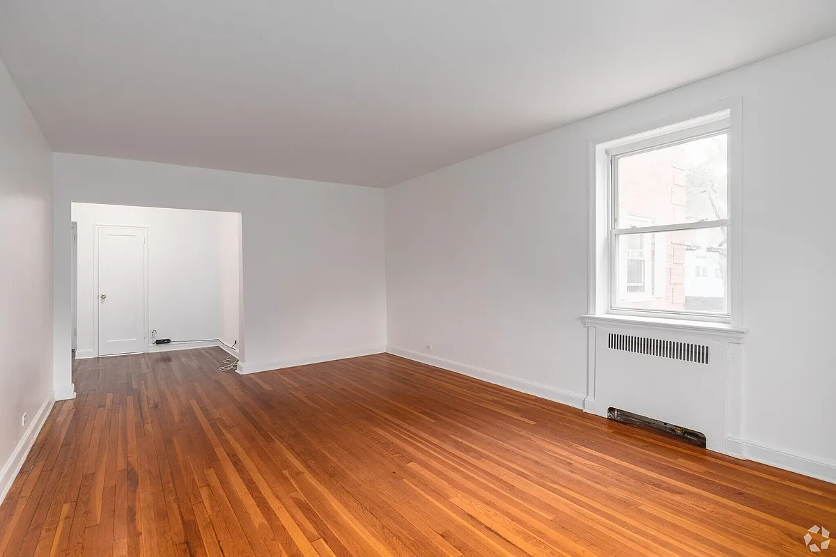 Photo 2 of 10 - 457 W State St #1B - Trenton, NJ Building Photo - 457 W State St #1B