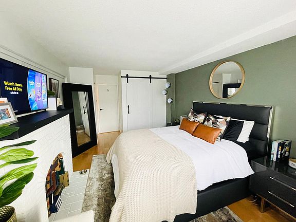 4th image of 2030 N Adams St APT 208