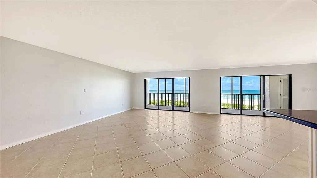 3 bed, 2.0 bath, 2022 sqft, $6,000 — Photo 3