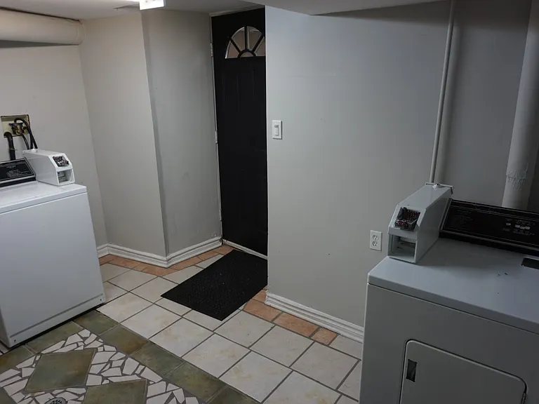 377 Stewart St #4 — Photo 5