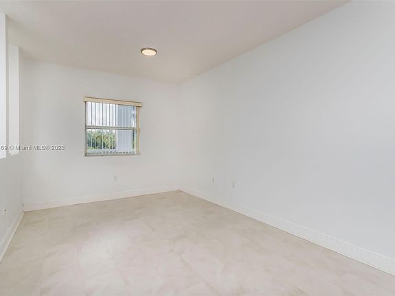5th image of 10730 NW 66th St APT 412