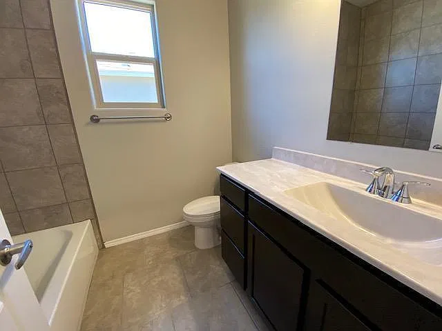 4 bed, 2.0 bath, 1907 sqft, $2,695 — Photo 4