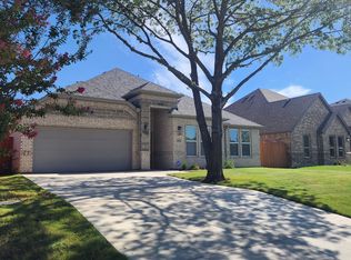 1025 E Coral Way, Grand Prairie, TX 75051