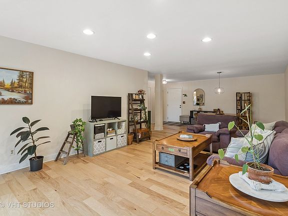 5th image of 8000 W Foster Ln APT 402