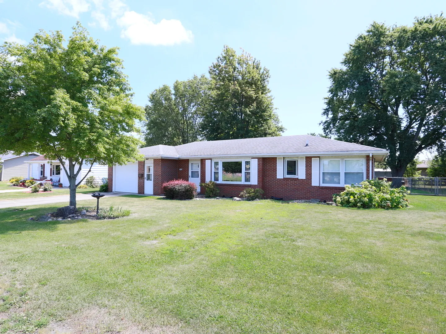 405 W Arnold Ave photo 1
