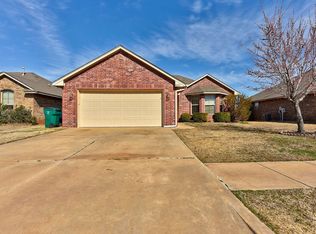 10633 SW 35th St, Yukon, OK 73099
