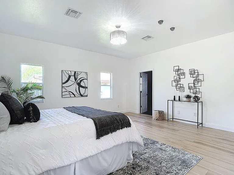130 16th Ave NE — Photo 25