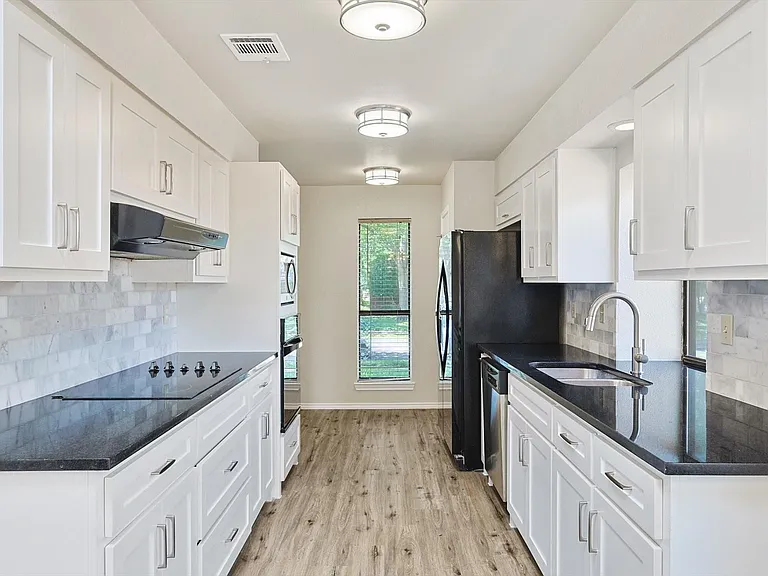 653 Raven Ln — Photo 6