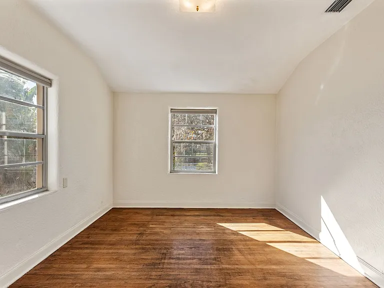 437 Richmond St — Photo 17