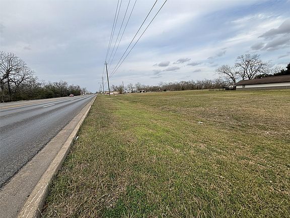 4th image of 2802 N Richmond Rd