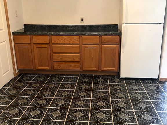5th image of 1304 N Elm St