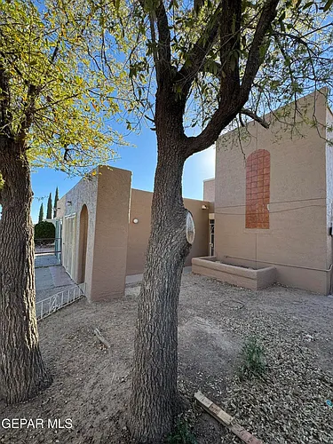 943 Montera Rd Photo 1