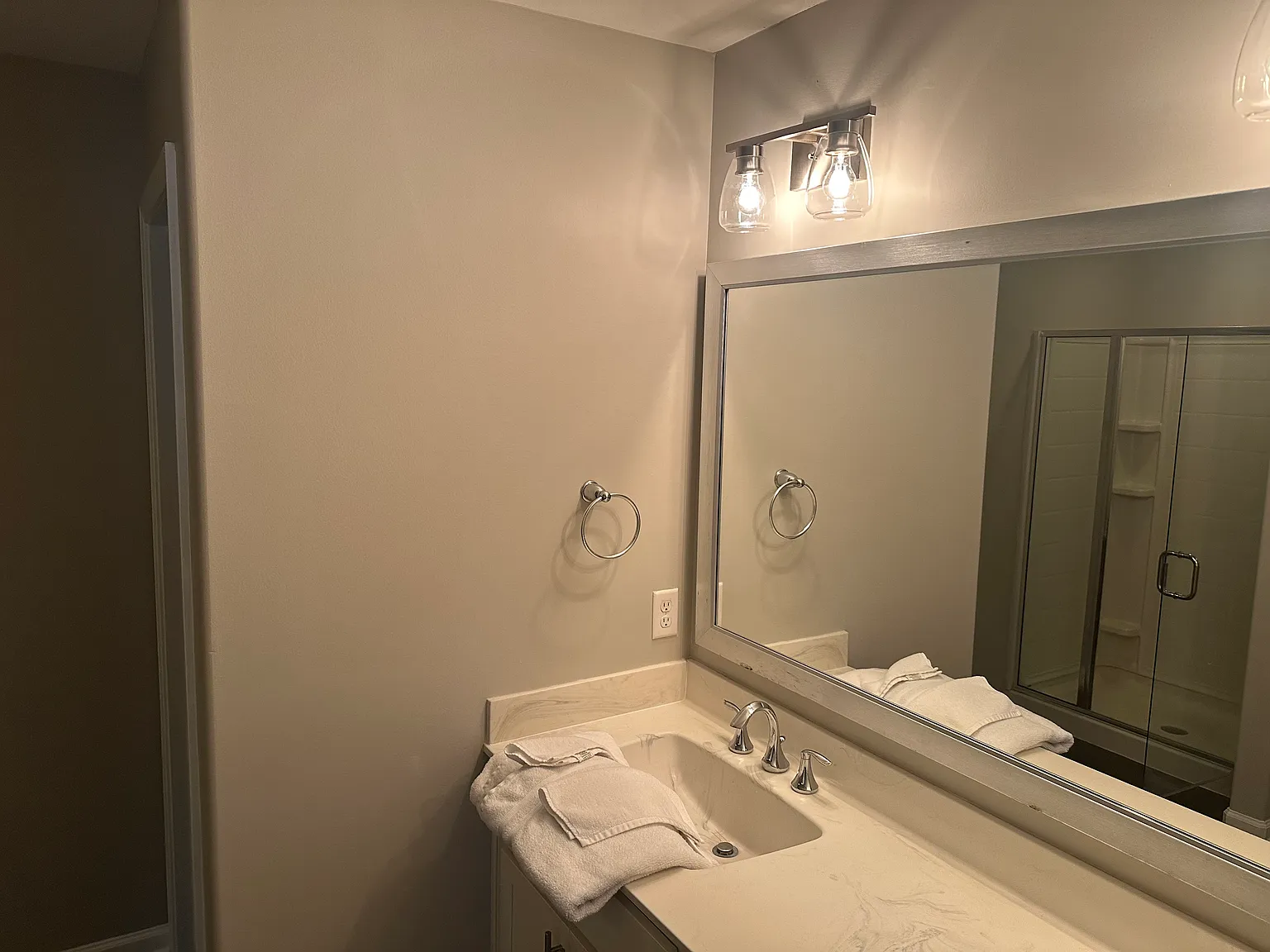 3 bed, 2300 sqft, $2,500 — Photo 4