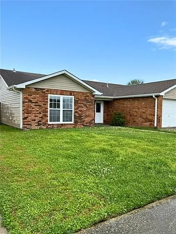 4 bed, 2.0 bath, 1900 sqft, $2,400 — Photo 2