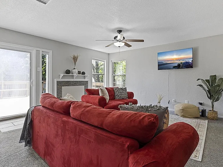 12401 Uttimer Ln — Photo 2