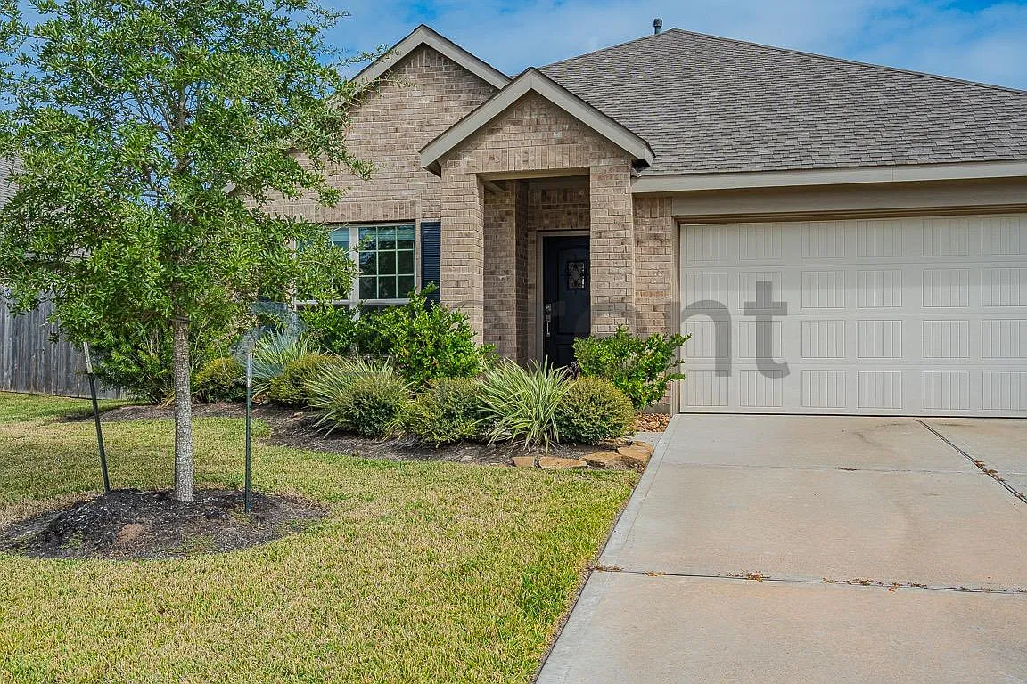 4 bed, 1932 sqft, $2,250 — Photo 2