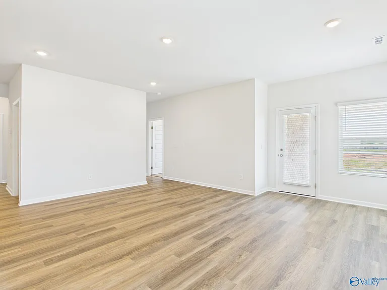 125 Betty Williams Dr — Photo 5