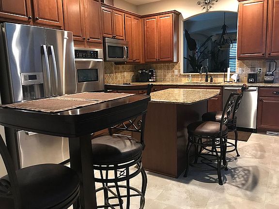 2nd image of 3687 Hollisten Cir