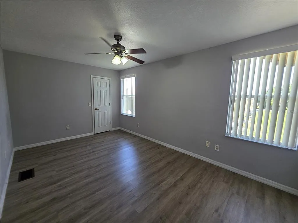 3 bed, 2.0 bath, 1887 sqft, $1,500 — Photo 2