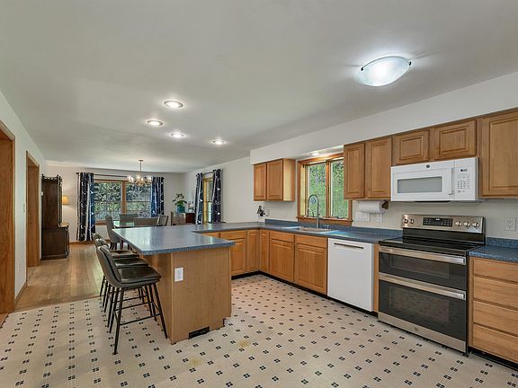 4th image of 1350 Barker Road