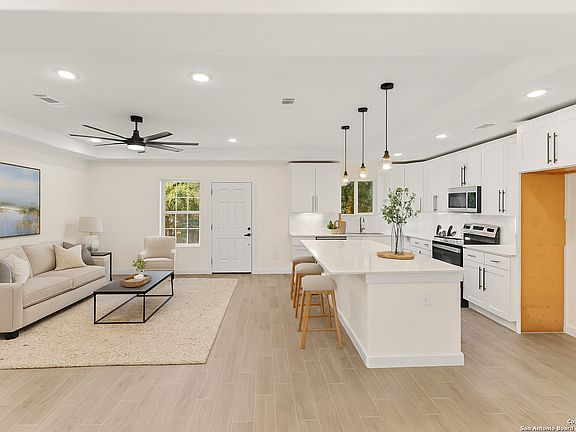 4th image of 350 Spanish Oak Dr