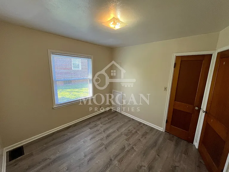 2904 Lincoln St — Photo 5