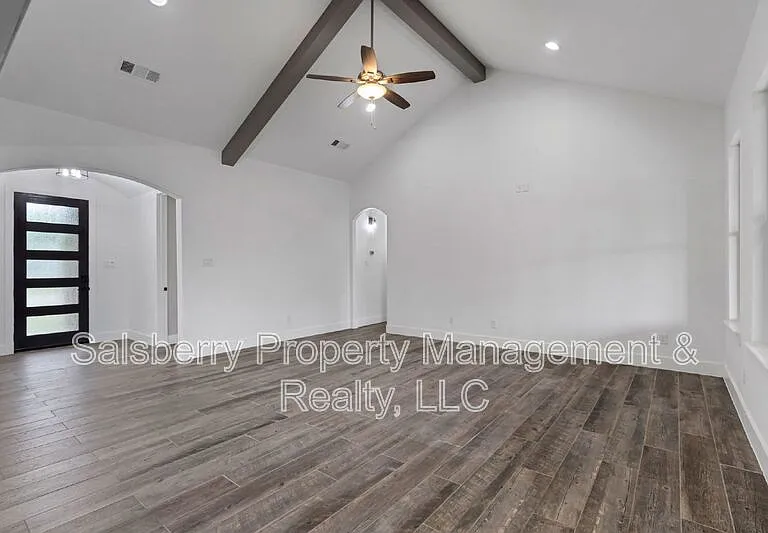 121 Cedar Ln — Photo 4