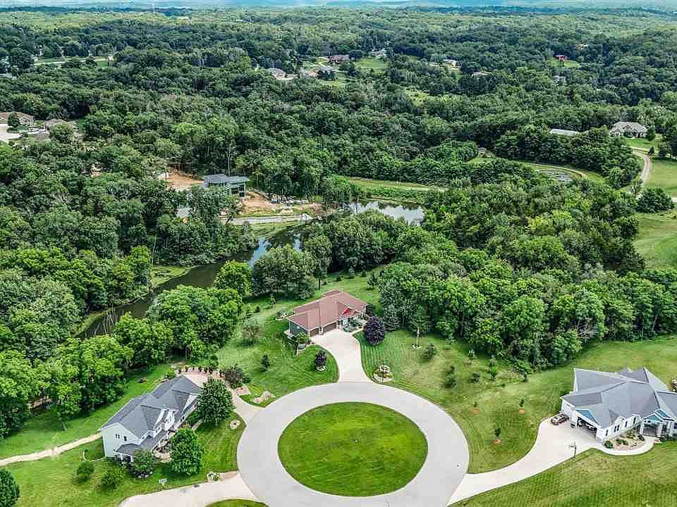 2nd image of 1360 Lakewoods Ct NE