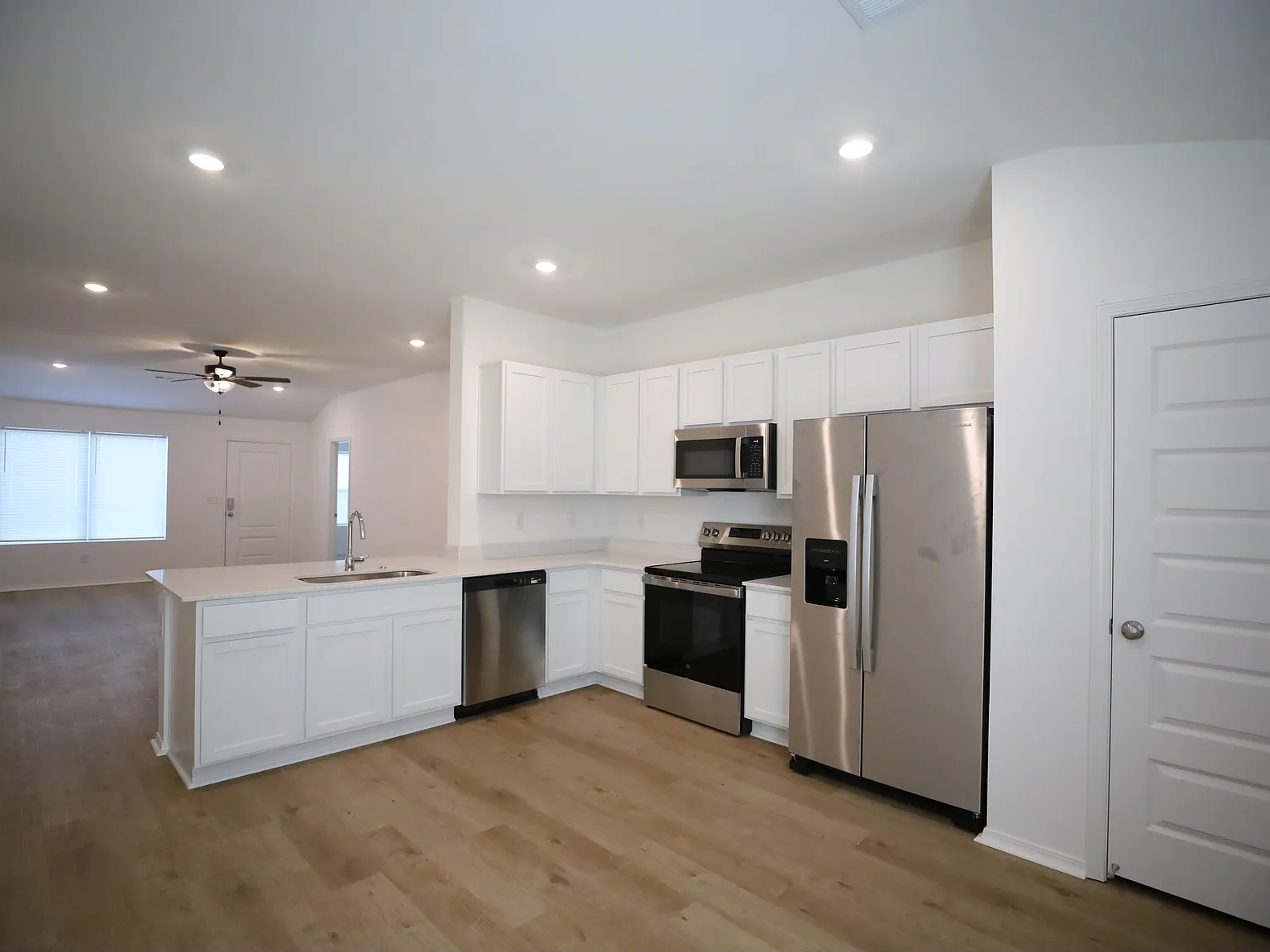 4 bed, 1470 sqft, $1,600 — Photo 4