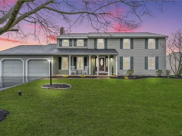 7555 Sugarwood Ln, North Syracuse, NY 13212