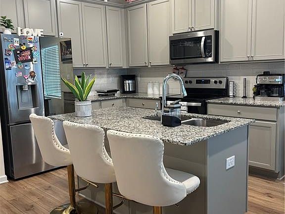 5th image of 251 Regent Park