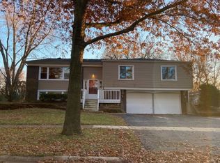 3113 Edgewood Pkwy, Woodridge, IL 60517