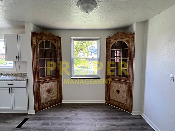 4th image of 1521 Tennyson Ave