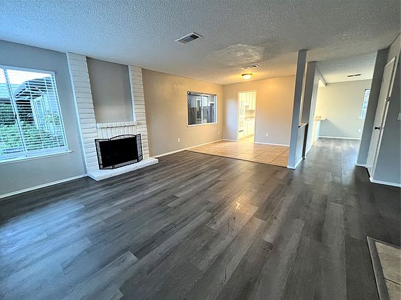 3rd image of 8956 Castle Park Dr