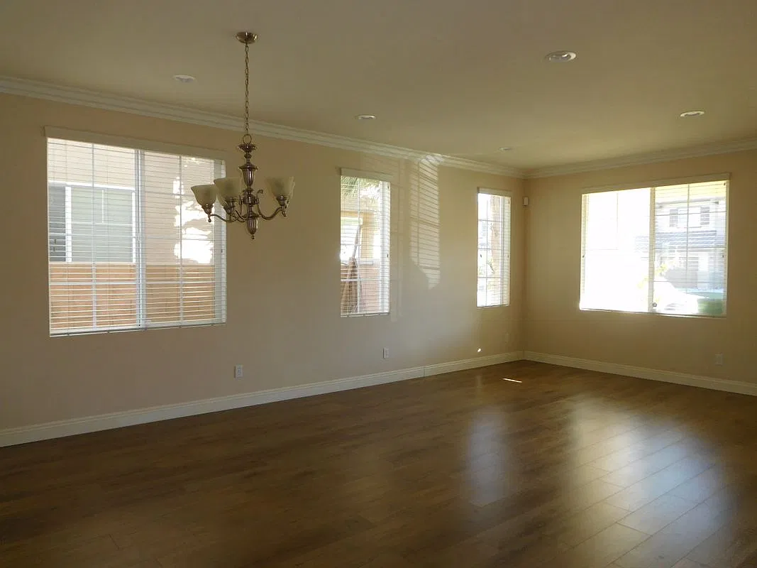 5 bed, 3.0 bath, 3594 sqft, $3,980 — Photo 3