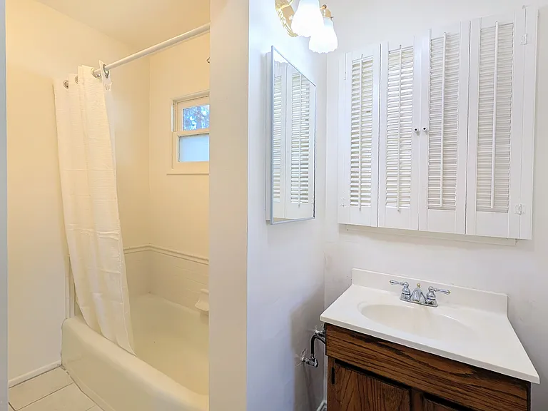 Windows in full bath