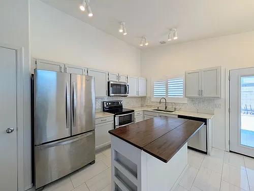 2824 W Angela Dr Photo 1