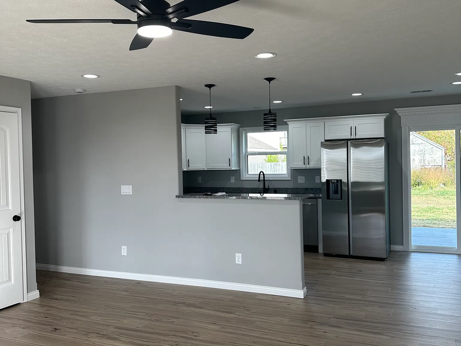 3 bed, 1300 sqft, $2,000 — Photo 2